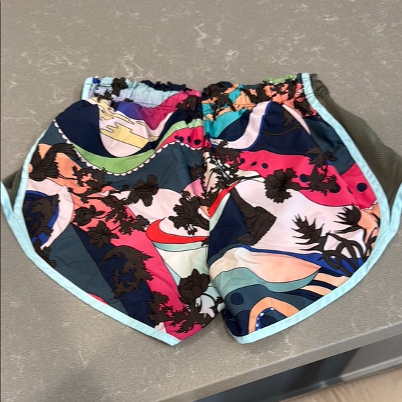 Nike Women's Multicolor Athletic Shorts - Picture 4 of 4